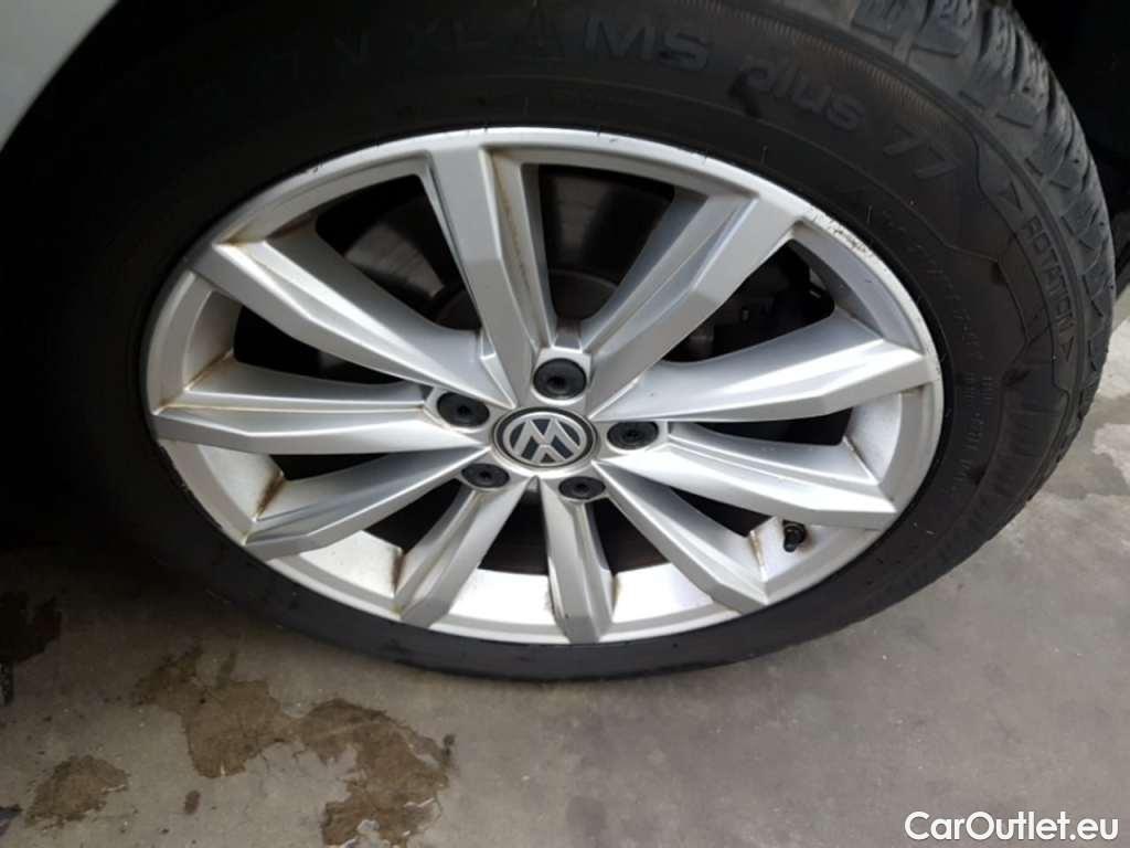  Volkswagen  Passat 1.6 TDI HIGHLINE #19