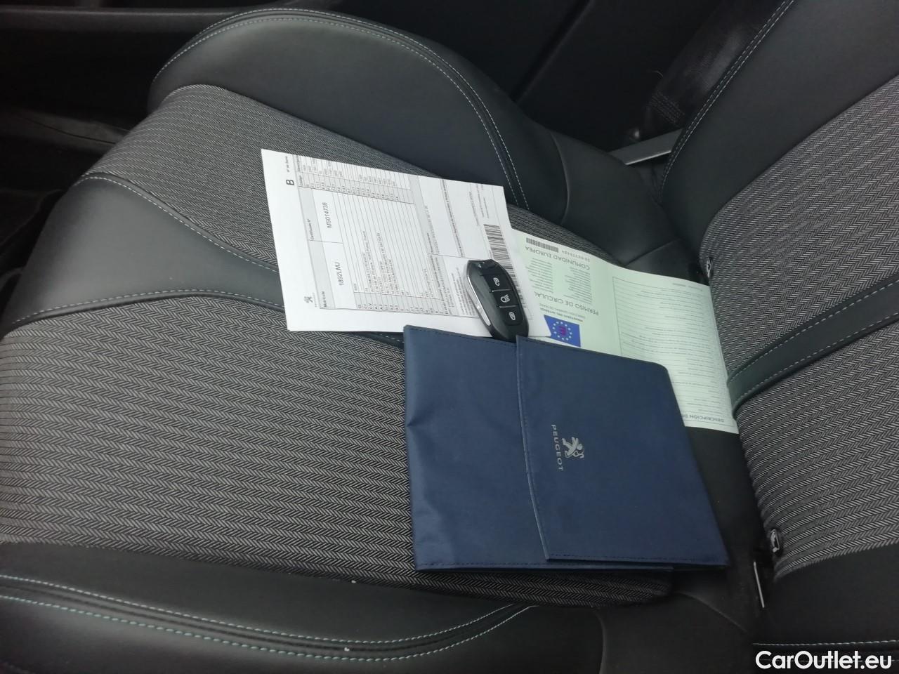 Peugeot  3008  Allure Pack 1.5 HDi 130CV AT8 E6d #1