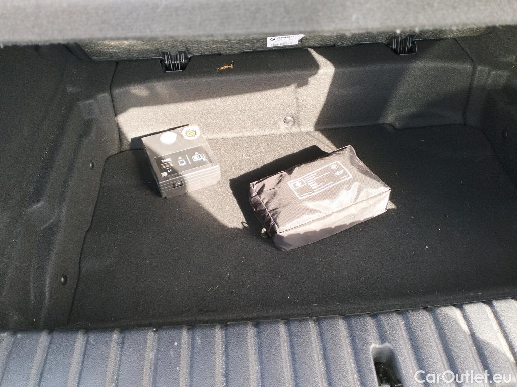  Bmw  Serie 1 BMW Série 1 / 2019 / 5P / Berline 116i Business Design #1