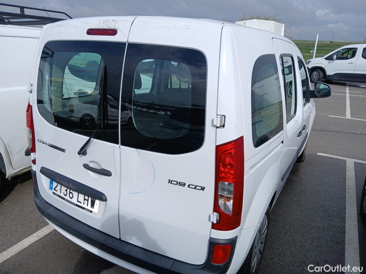  Mercedes  Citan MERCEDES-BENZ  / 2012 / 5P / monovolumen compacto 109 CDI Tourer Select Largo #42