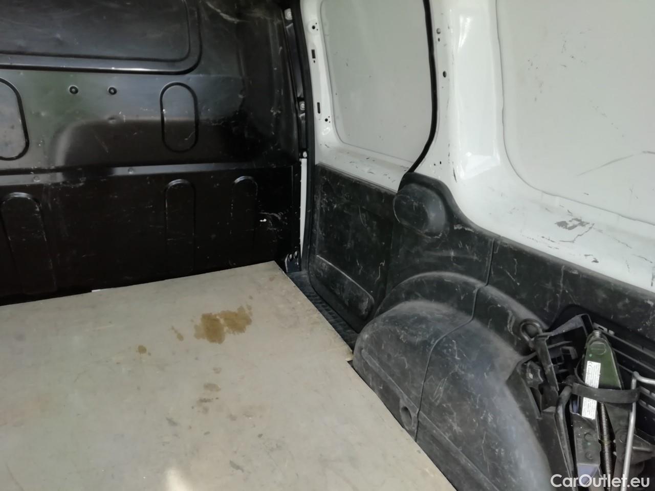 Nissan  NV200 NISSAN NV250 / 2019 / 4P / furgón 2pl 1.5dCi 70 kW (95CV) L1H1 ÓPTIMA #33