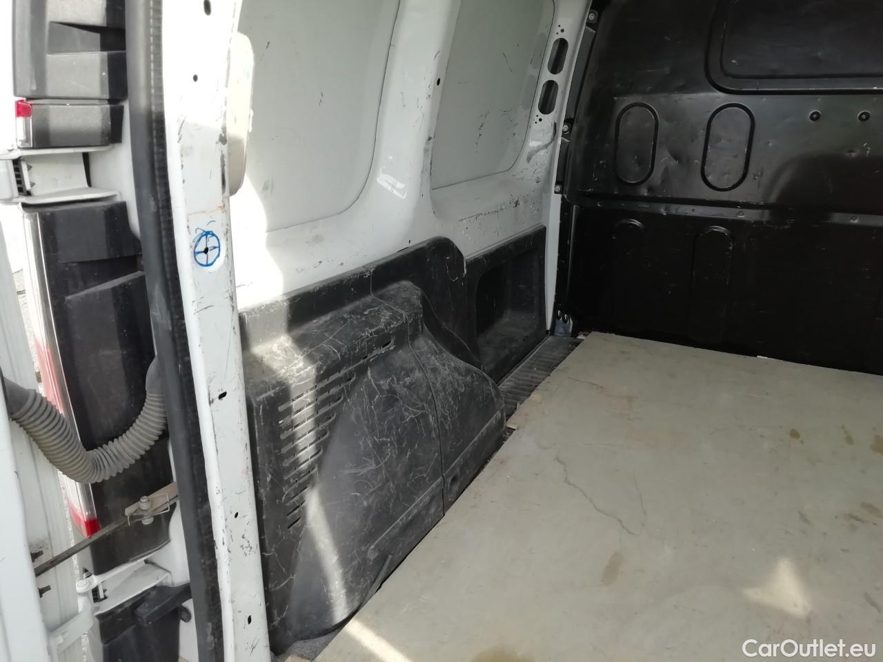  Nissan  NV200 NISSAN NV250 / 2019 / 4P / furgón 2pl 1.5dCi 70 kW (95CV) L1H1 ÓPTIMA #31