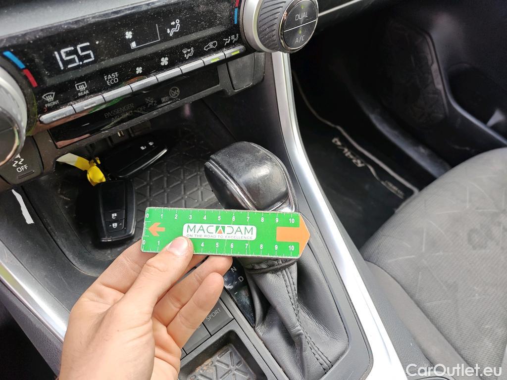  Toyota  RAV4 TOYOTA  / 2018 / 5P / todoterreno 2.5l 220H Advance #42