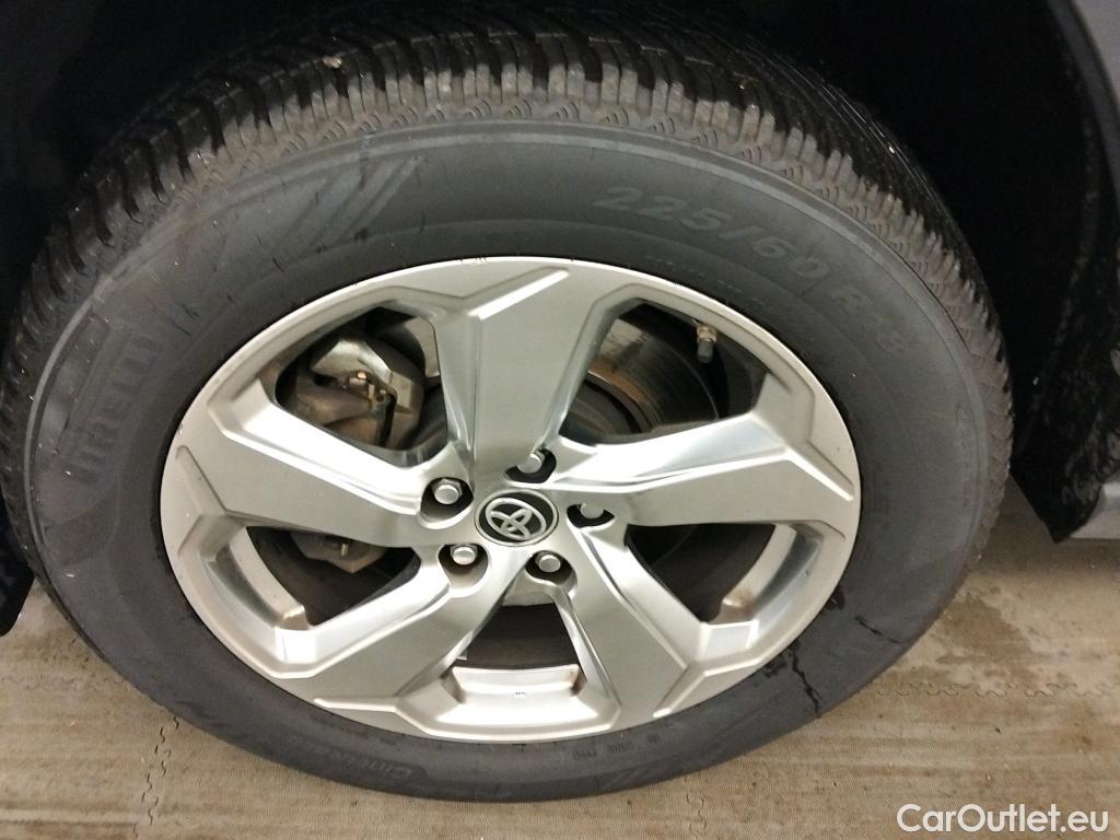  Toyota  RAV4 TOYOTA  / 2018 / 5P / todoterreno 2.5l 220H Advance #9