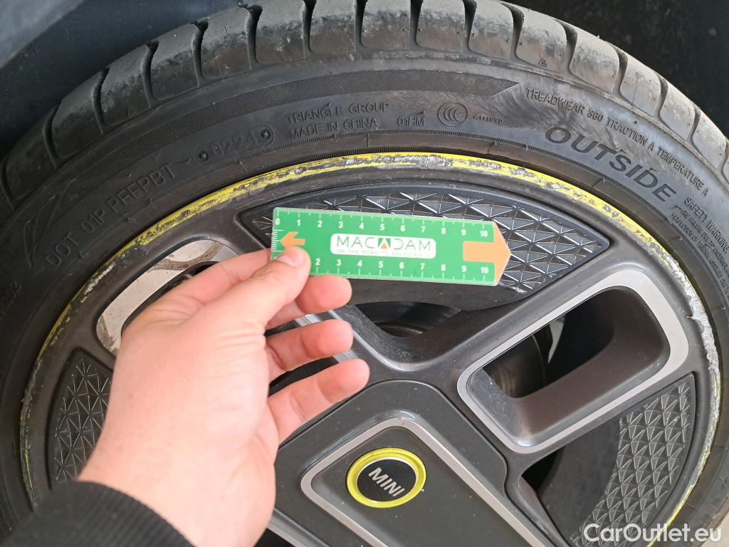  Mini  Mini   / 2014 / 3P / Berline Cooper SE Finition Business 184 ch BVA #40