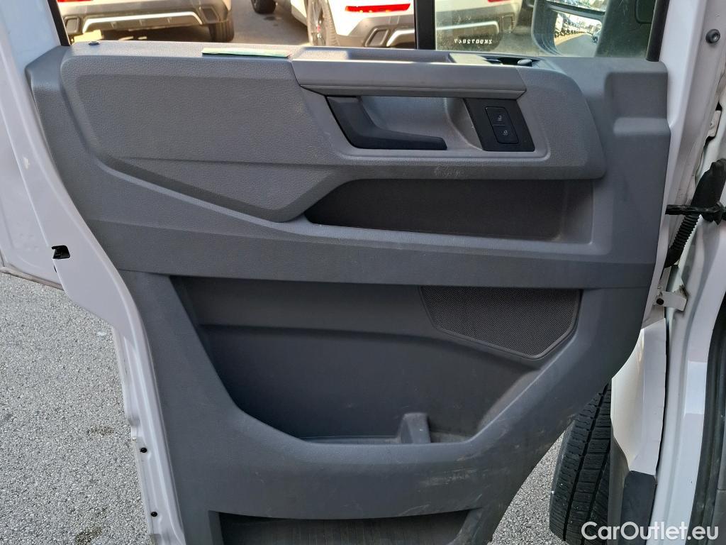  Volkswagen  Crafter  Fourgon Fourgon 35 mittlerer Radstand mit Hochdach FWD 2.0 140CV BVM6 #36