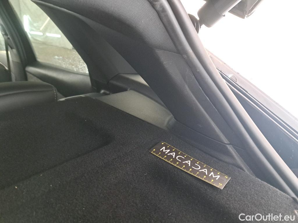  Peugeot  3008 PEUGEOT  / 2020 / 5P / SUV 1.6 HYBRID 225 E-EAT8 GT Pack #31