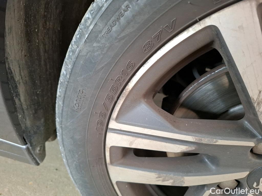  Peugeot  208  Allure 1.2 PureTech 100CV BVA8 E6d #15