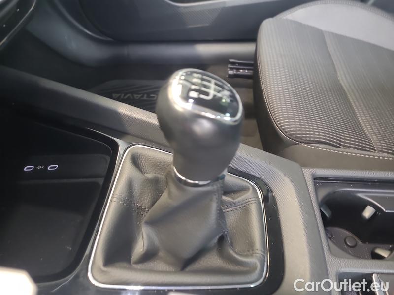  Skoda  Octavia  Lim. (NX3)(2020)  1.0TSI 81 Ambition #8