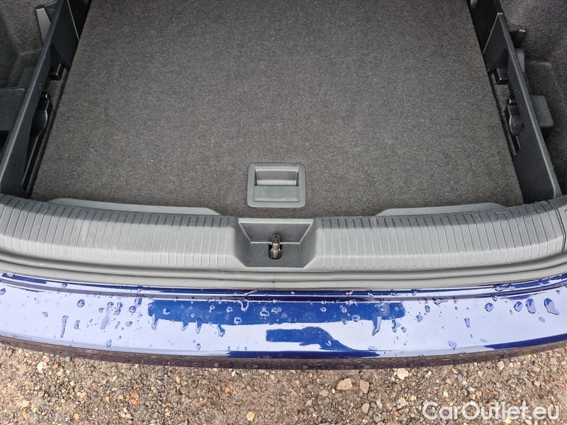  Volkswagen  Golf  VIII Variant (CG5) 2020 Var.1.0TSI 81 Life 5d #8