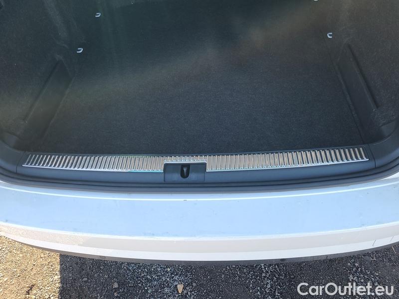  Skoda  Superb  Combi (3V5)(2015) Sup.C.FL2.0TDI 140 Sty. 4x4 AT #10