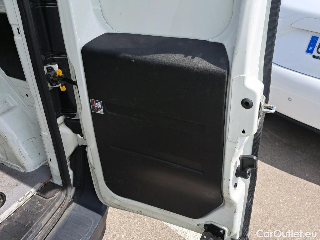  Fiat  Doblo FIAT Doblò Cargo/2015/3P/furgón derivado de turismo Cargo Base 1.3 Multijet 70kW (95CV) #57