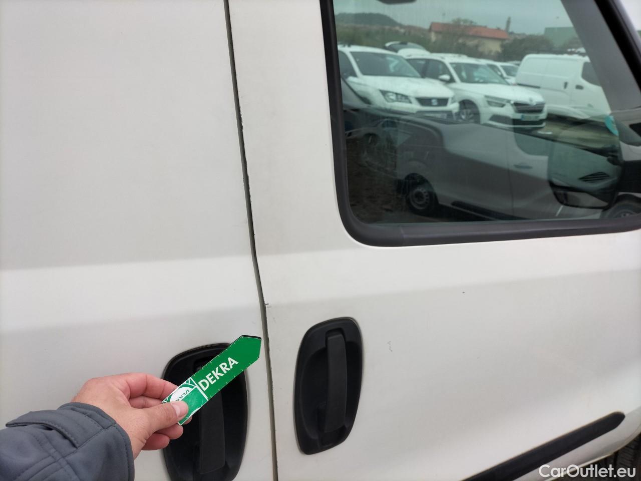  Fiat  Doblo FIAT Doblò Cargo/2015/3P/furgón derivado de turismo Cargo Base 1.3 Multijet 70kW (95CV) #79