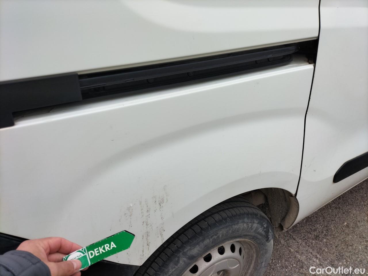  Fiat  Doblo FIAT Doblò Cargo/2015/3P/furgón derivado de turismo Cargo Base 1.3 Multijet 70kW (95CV) #67
