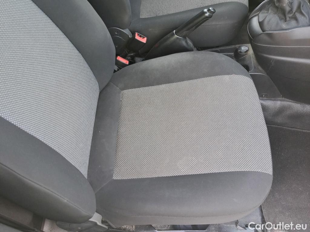  Fiat  Doblo FIAT Doblò Cargo/2015/3P/furgón derivado de turismo Cargo Base 1.3 Multijet 70kW (95CV) #65