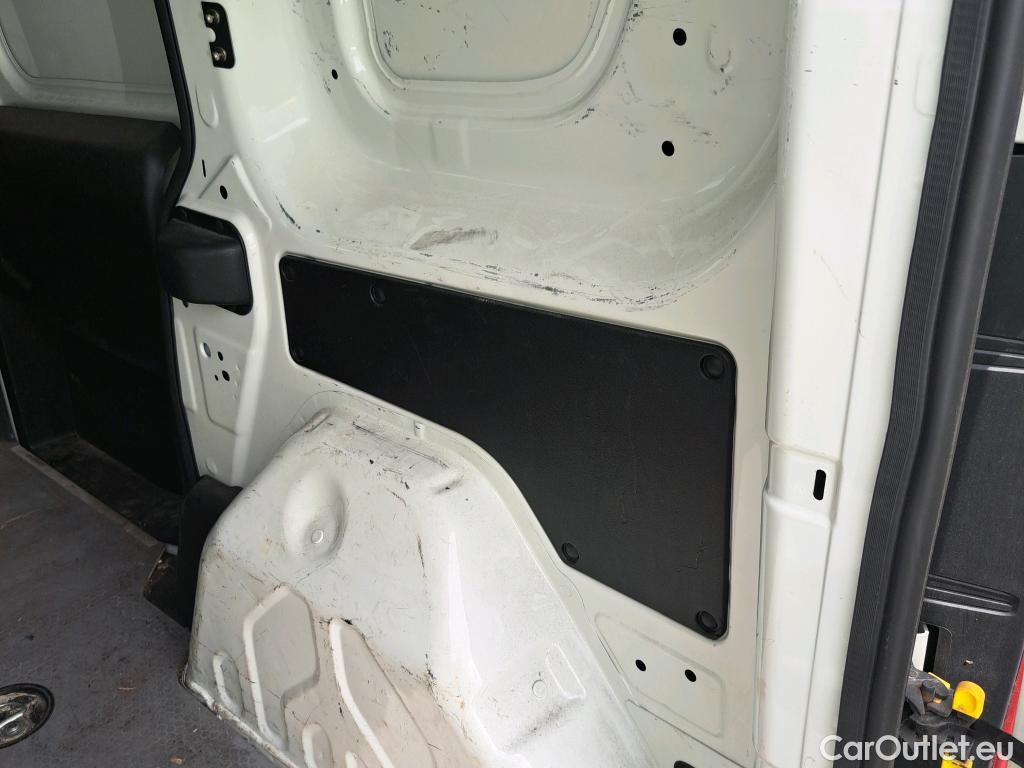 Fiat  Doblo FIAT Doblò Cargo/2015/3P/furgón derivado de turismo Cargo Base 1.3 Multijet 70kW (95CV) #61
