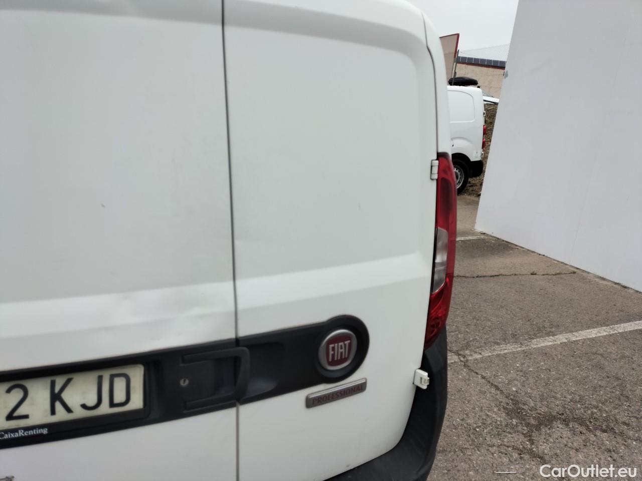 Fiat  Doblo FIAT Doblò Cargo/2015/3P/furgón derivado de turismo Cargo Base 1.3 Multijet 70kW (95CV) #51