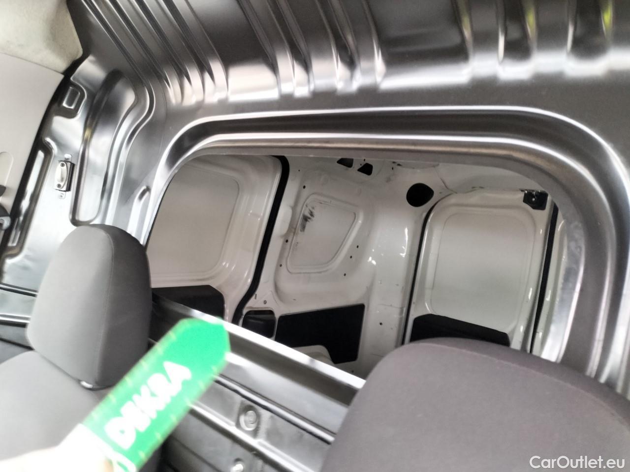  Fiat  Doblo FIAT Doblò Cargo/2015/3P/furgón derivado de turismo Cargo Base 1.3 Multijet 70kW (95CV) #30