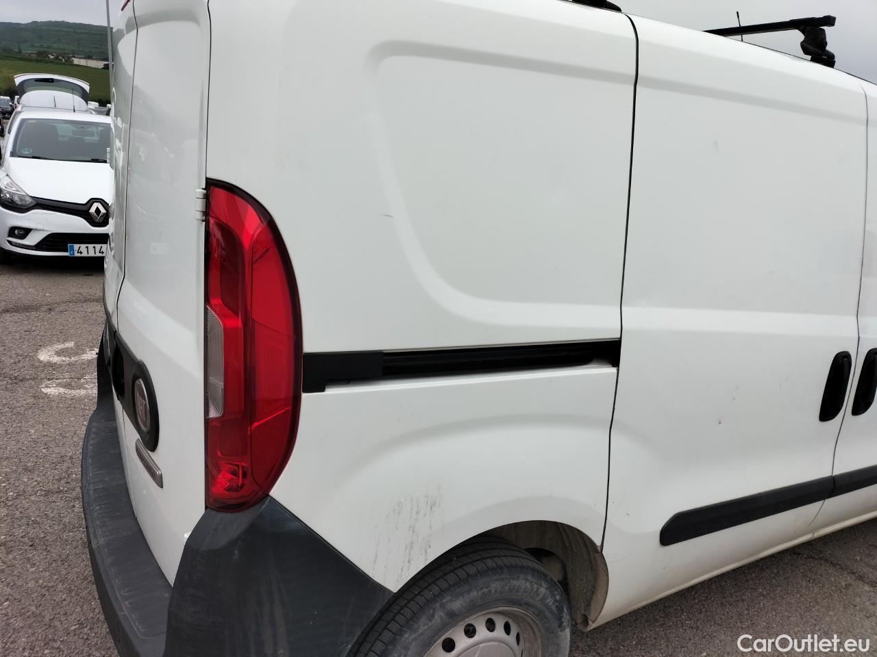  Fiat  Doblo FIAT Doblò Cargo/2015/3P/furgón derivado de turismo Cargo Base 1.3 Multijet 70kW (95CV) #68