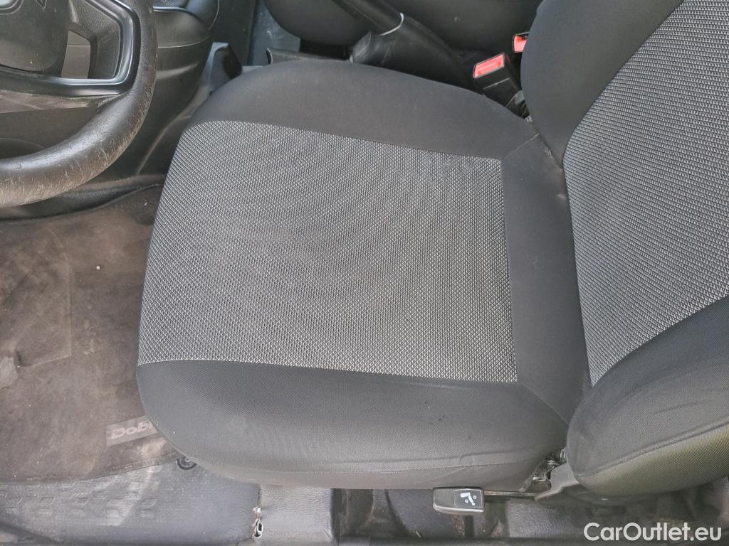  Fiat  Doblo FIAT Doblò Cargo/2015/3P/furgón derivado de turismo Cargo Base 1.3 Multijet 70kW (95CV) #51