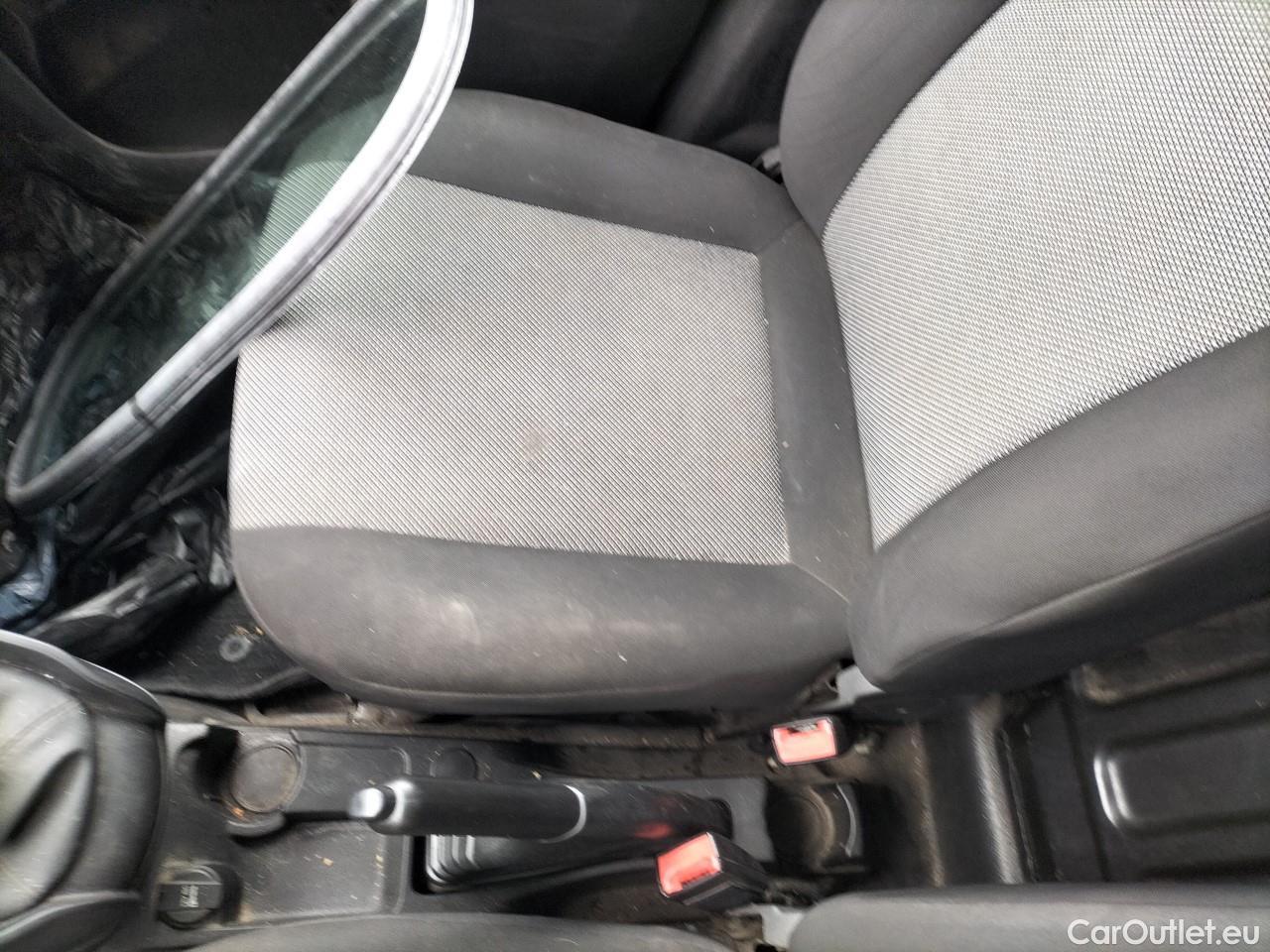  Fiat  Doblo FIAT Doblò Cargo/2015/3P/furgón derivado de turismo Cargo Base 1.3 Multijet 70kW (95CV) #25