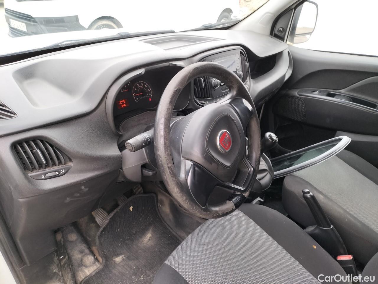  Fiat  Doblo FIAT Doblò Cargo/2015/3P/furgón derivado de turismo Cargo Base 1.3 Multijet 70kW (95CV) #102