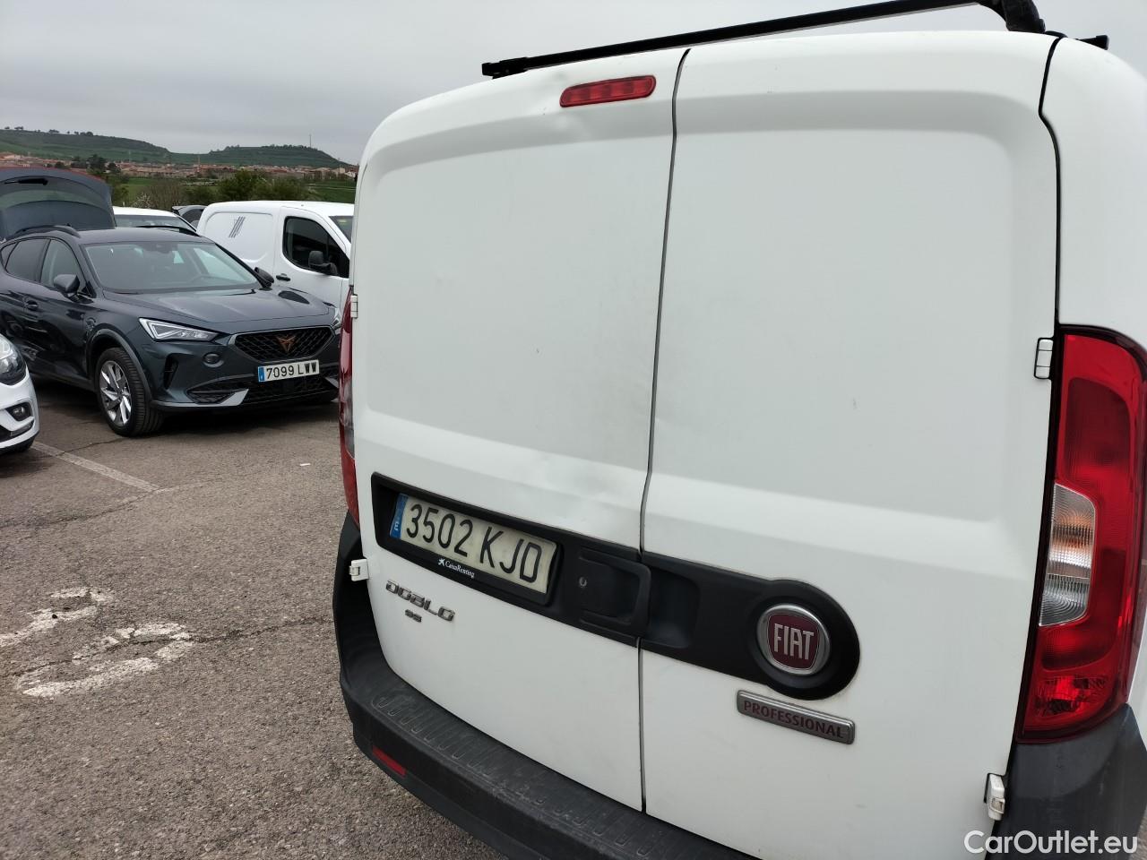  Fiat  Doblo FIAT Doblò Cargo/2015/3P/furgón derivado de turismo Cargo Base 1.3 Multijet 70kW (95CV) #47