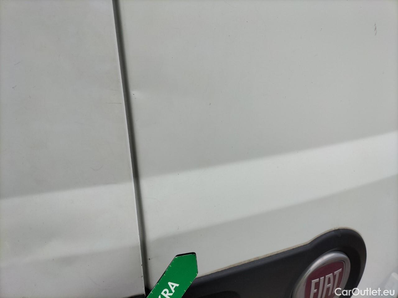  Fiat  Doblo FIAT Doblò Cargo/2015/3P/furgón derivado de turismo Cargo Base 1.3 Multijet 70kW (95CV) #53