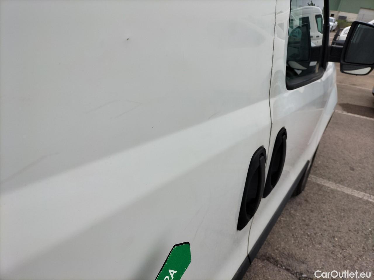  Fiat  Doblo FIAT Doblò Cargo/2015/3P/furgón derivado de turismo Cargo Base 1.3 Multijet 70kW (95CV) #69