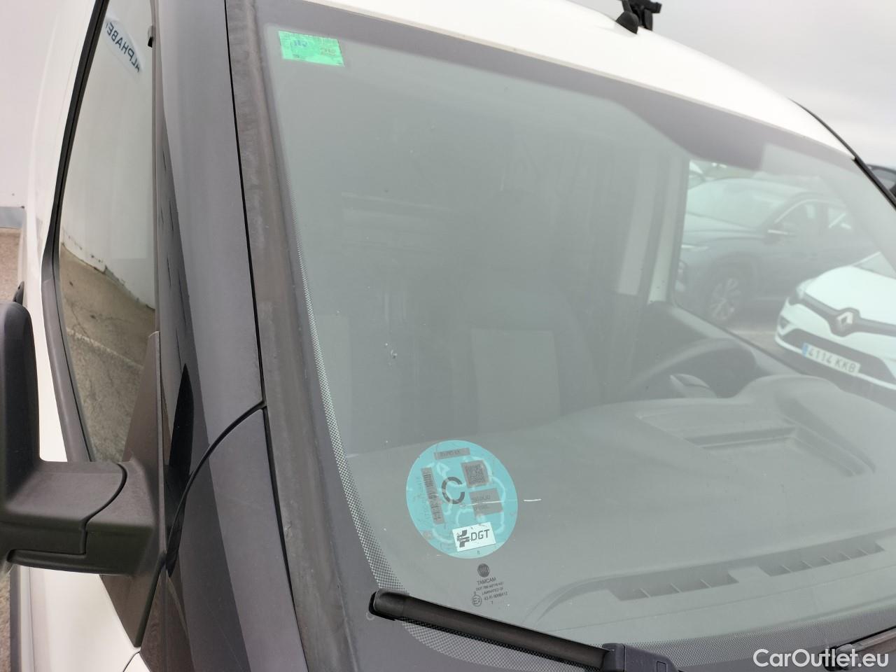  Fiat  Doblo FIAT Doblò Cargo/2015/3P/furgón derivado de turismo Cargo Base 1.3 Multijet 70kW (95CV) #97
