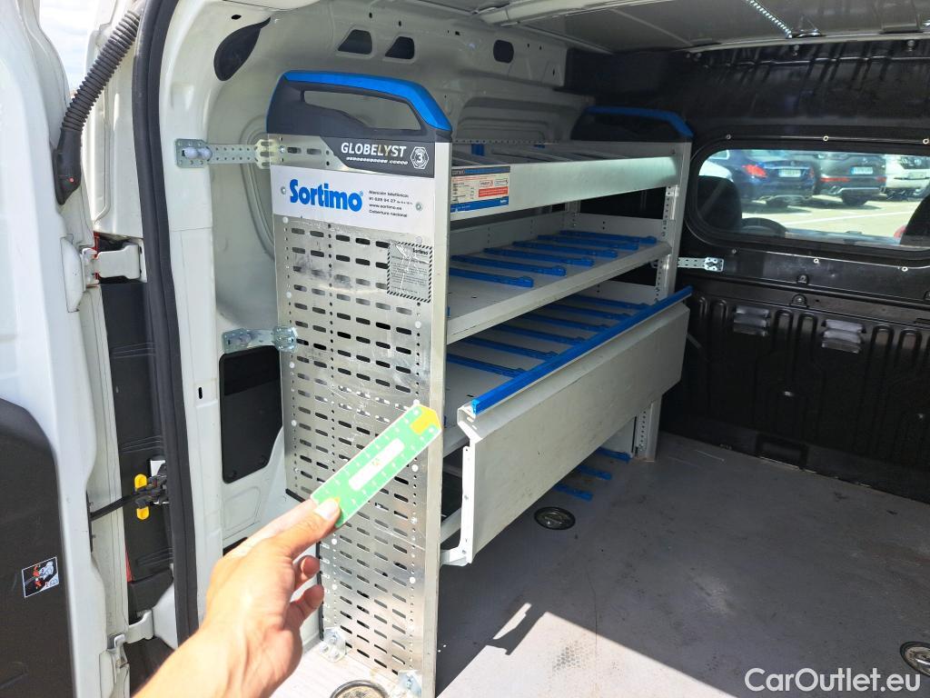  Fiat  Doblo FIAT Doblò Cargo/2015/3P/furgón derivado de turismo Cargo Base 1.3 Multijet 70kW (95CV) #68