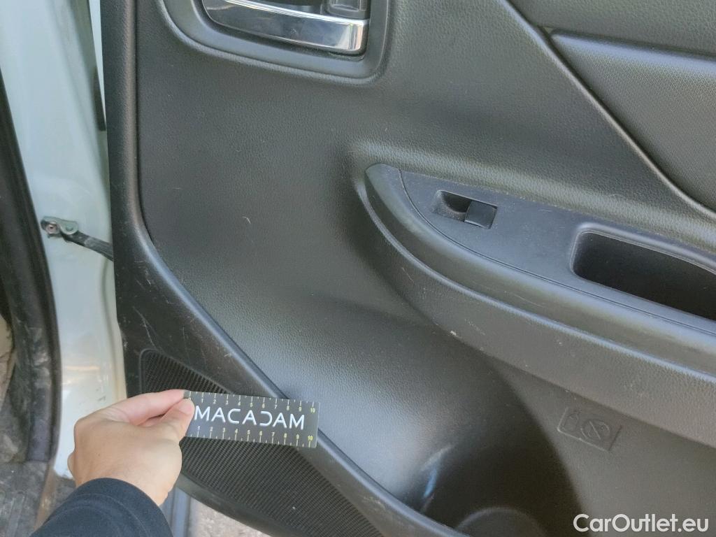  Mitsubishi  L200 MITSUBISHI  / 2019 / 4P / pickup doble cabina D/C 220 DI-D M-Pro Auto #38