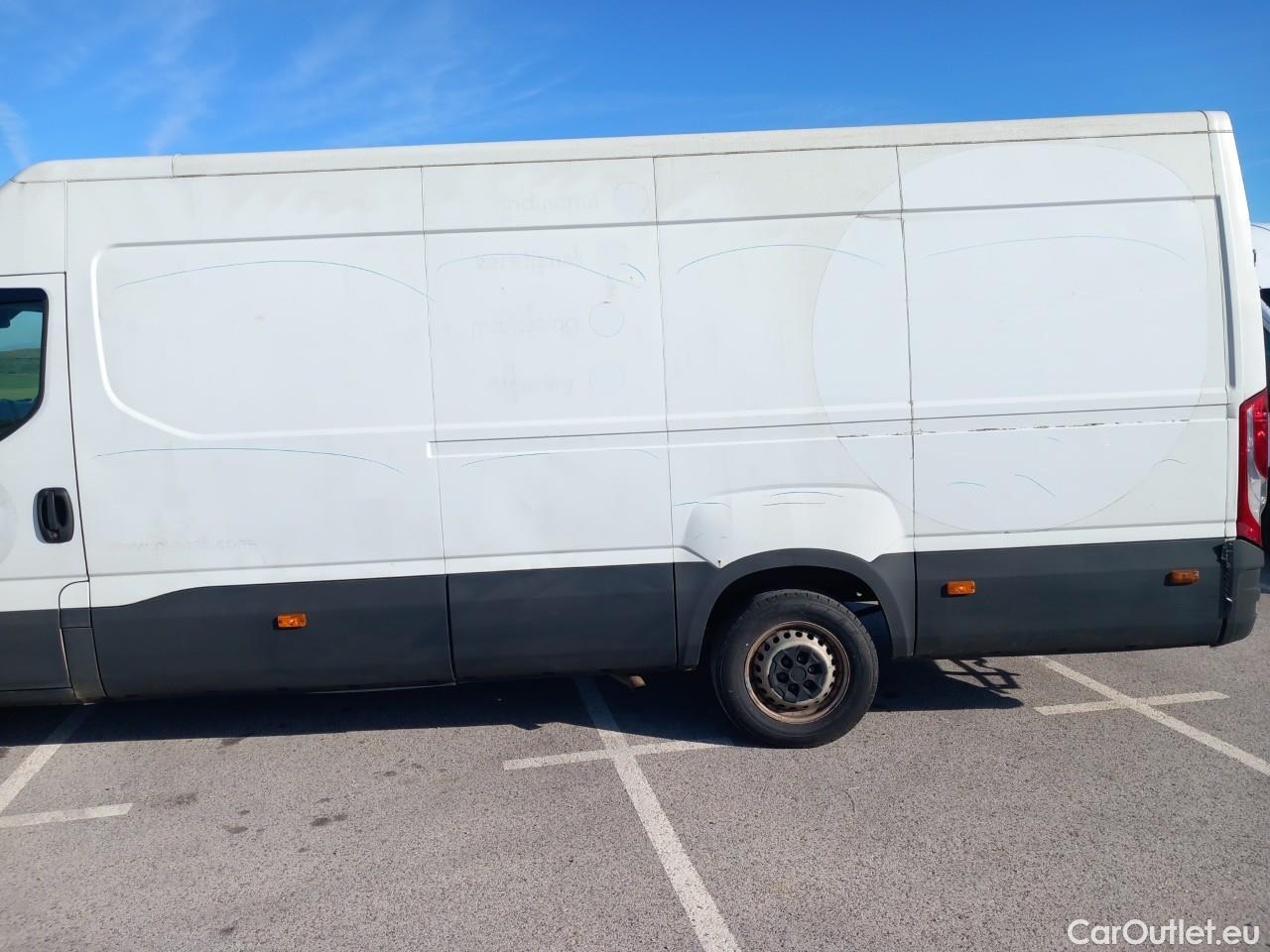  Iveco  Daily IVECO  / 2014 / 4P / furgón 2.3 TD 35S 14 V 4100/H2 #17