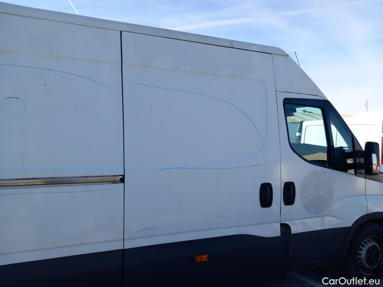  Iveco  Daily IVECO  / 2014 / 4P / furgón 2.3 TD 35S 14 V 4100/H2 #33