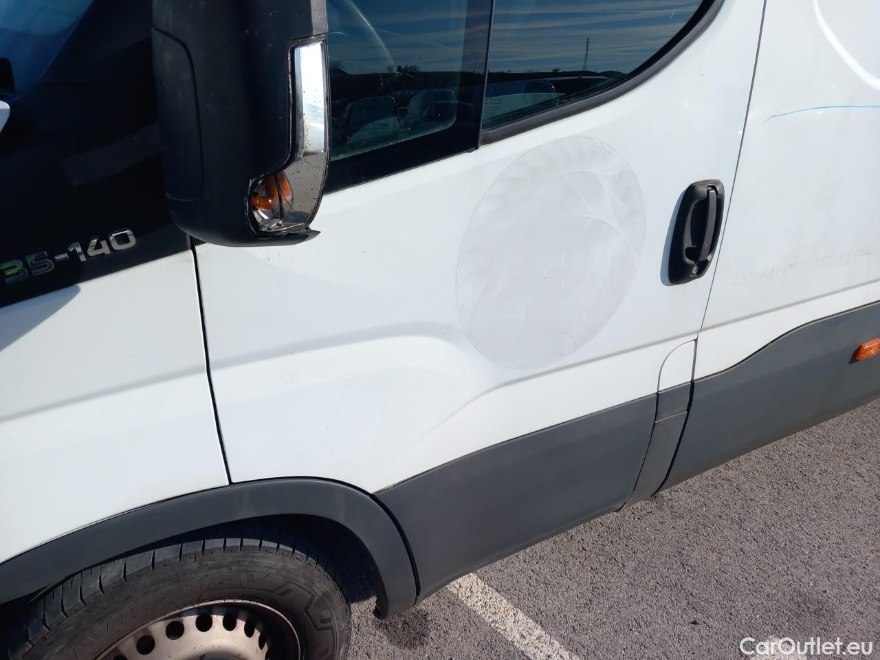  Iveco  Daily IVECO  / 2014 / 4P / furgón 2.3 TD 35S 14 V 4100/H2 #15