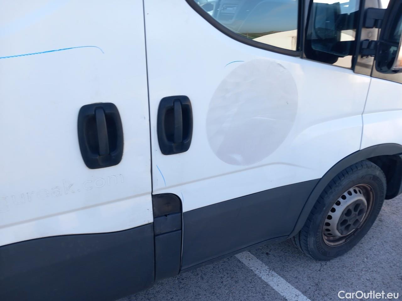  Iveco  Daily IVECO  / 2014 / 4P / furgón 2.3 TD 35S 14 V 4100/H2 #38