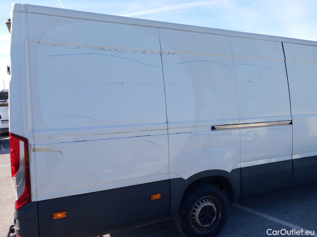  Iveco  Daily IVECO  / 2014 / 4P / furgón 2.3 TD 35S 14 V 4100/H2 #32