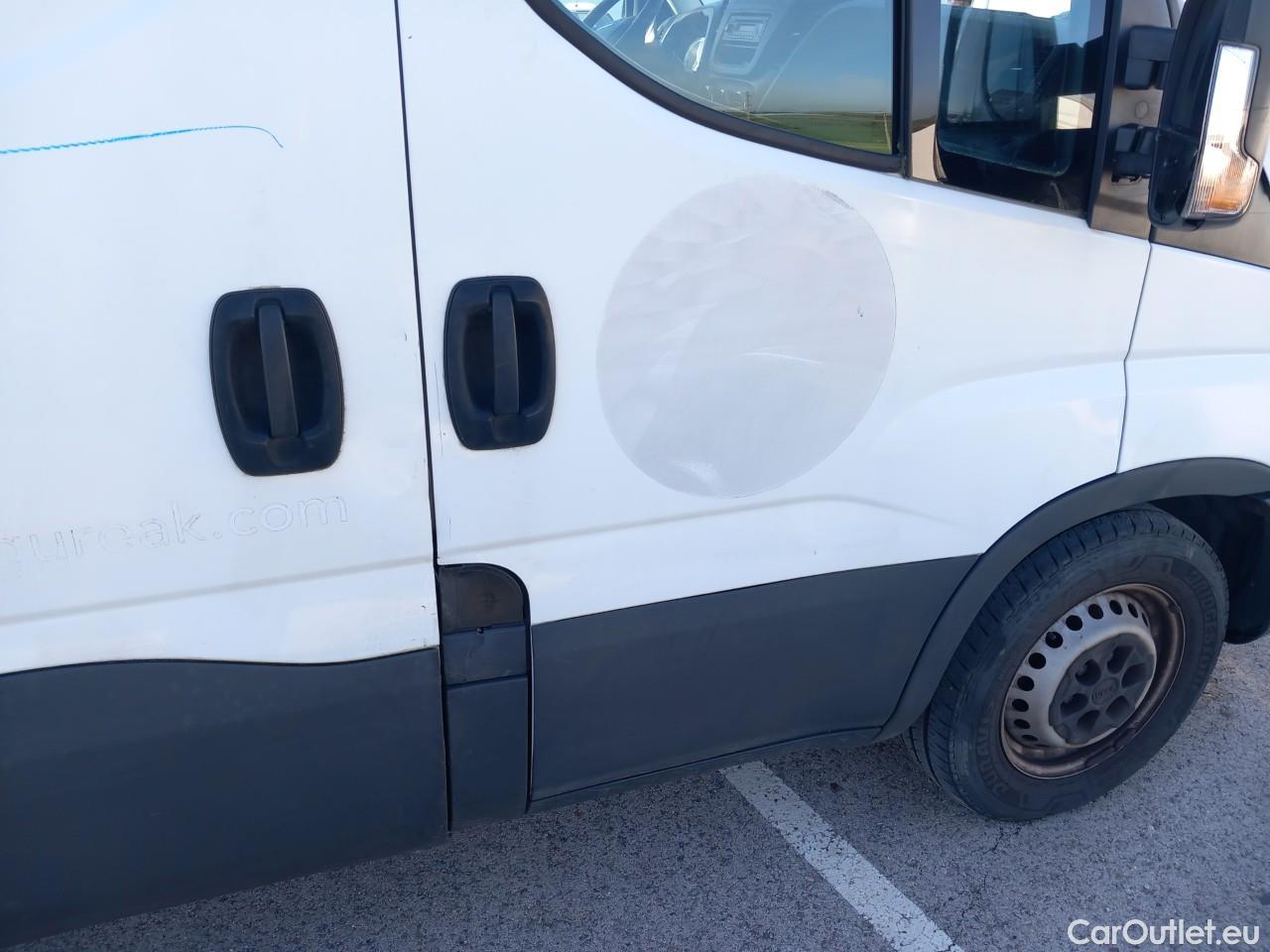  Iveco  Daily IVECO  / 2014 / 4P / furgón 2.3 TD 35S 14 V 4100/H2 #35