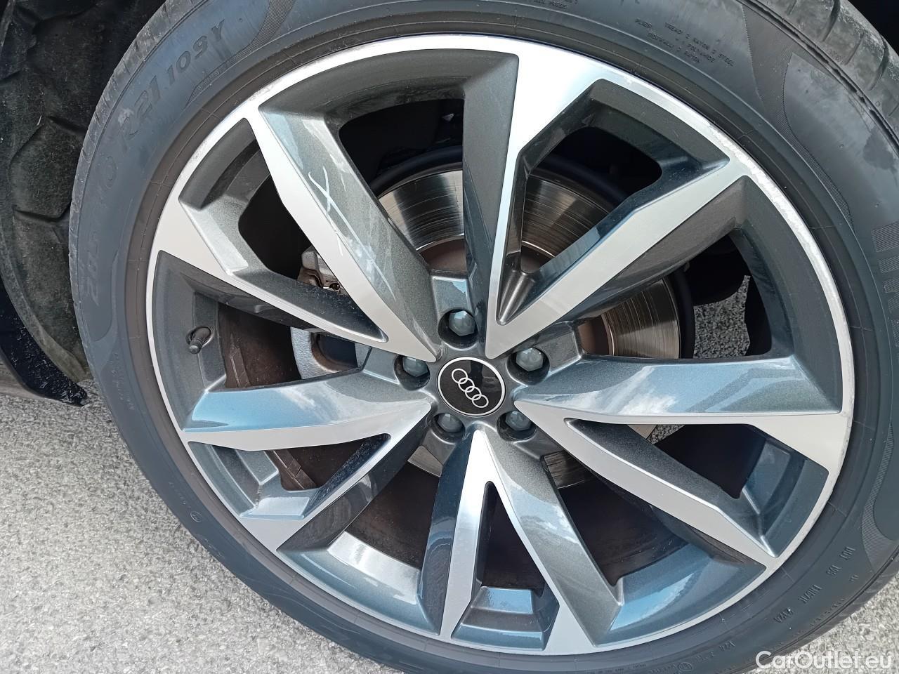  Audi  Q7 AUDI  / 2019 / 5P / todoterreno Black line 55 TFSIe 280kW(381CV) qua tip #29