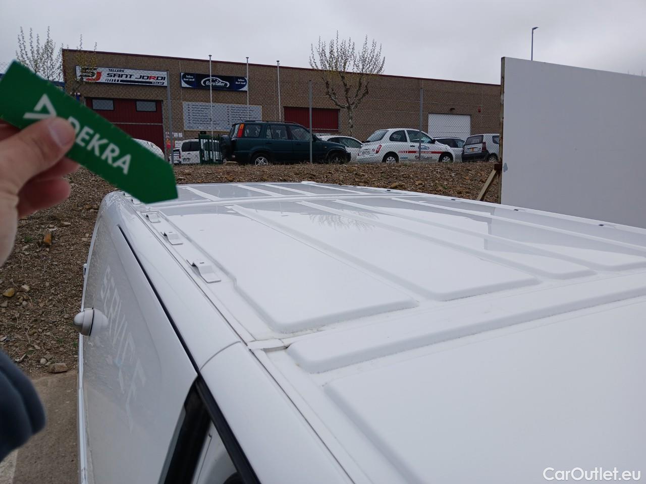  Toyota  Proace TOYOTA  / 2016 / 4P / furgón FU. MEDIO (L1) 2.0D 90kW COMFORT CARGA + #68