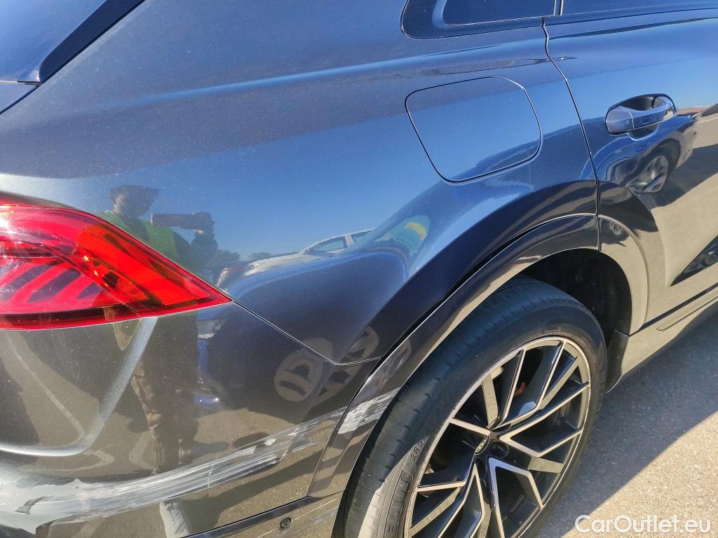  Audi  Q8 AUDI  / 2018 / 5P / todoterreno 55 TFSIe 280kW Black Line Pl quattro tip #37