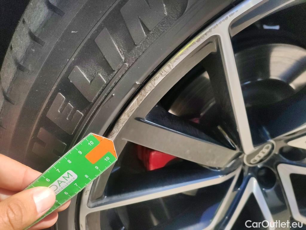  Audi  Q8 AUDI  / 2018 / 5P / todoterreno 55 TFSIe 280kW Black Line Pl quattro tip #10