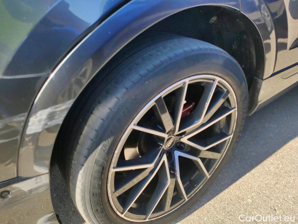  Audi  Q8 AUDI  / 2018 / 5P / todoterreno 55 TFSIe 280kW Black Line Pl quattro tip #5