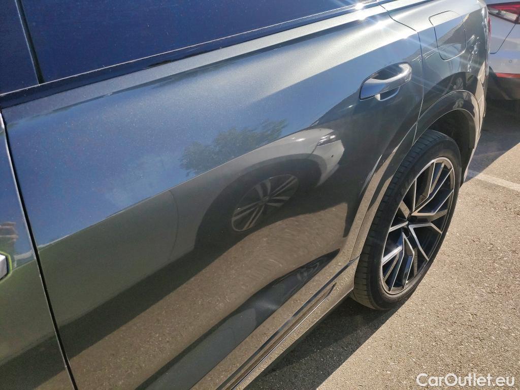  Audi  Q8 AUDI  / 2018 / 5P / todoterreno 55 TFSIe 280kW Black Line Pl quattro tip #24