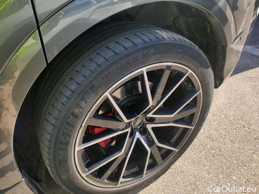  Audi  Q8 AUDI  / 2018 / 5P / todoterreno 55 TFSIe 280kW Black Line Pl quattro tip #3
