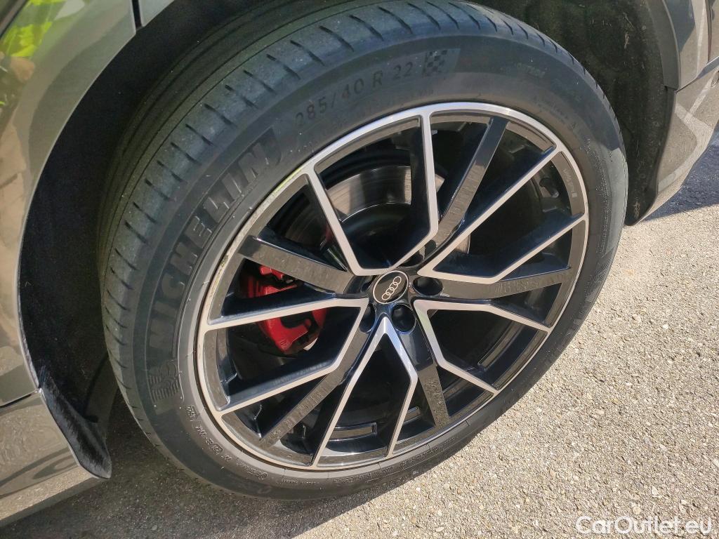  Audi  Q8 AUDI  / 2018 / 5P / todoterreno 55 TFSIe 280kW Black Line Pl quattro tip #9