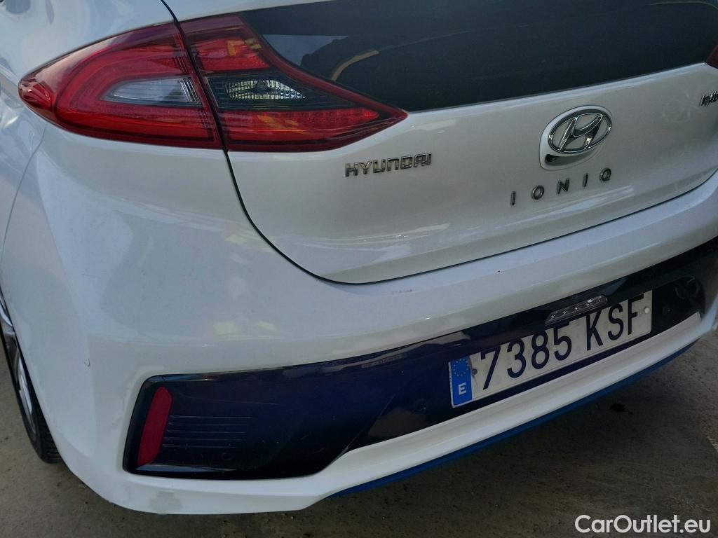  Hyundai   Ioniq HYUNDAI / 2016 / 5P / berlina con portón 1.6 GDI HEV Tecno DCT #17