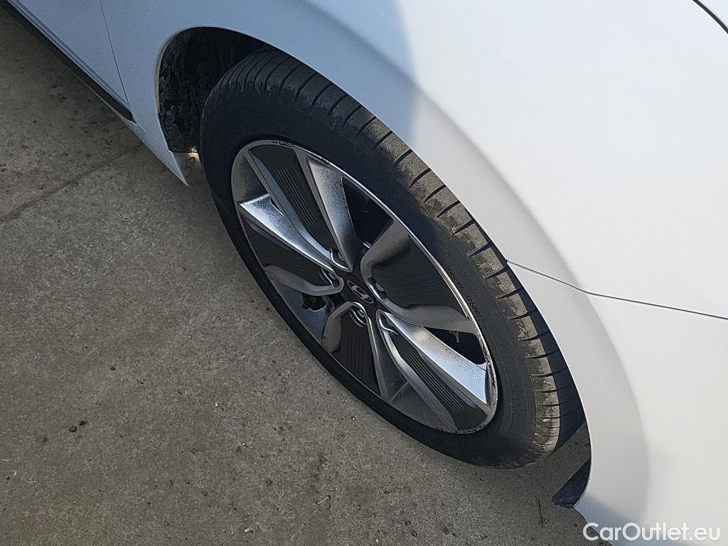  Hyundai   Ioniq HYUNDAI / 2016 / 5P / berlina con portón 1.6 GDI HEV Tecno DCT #11
