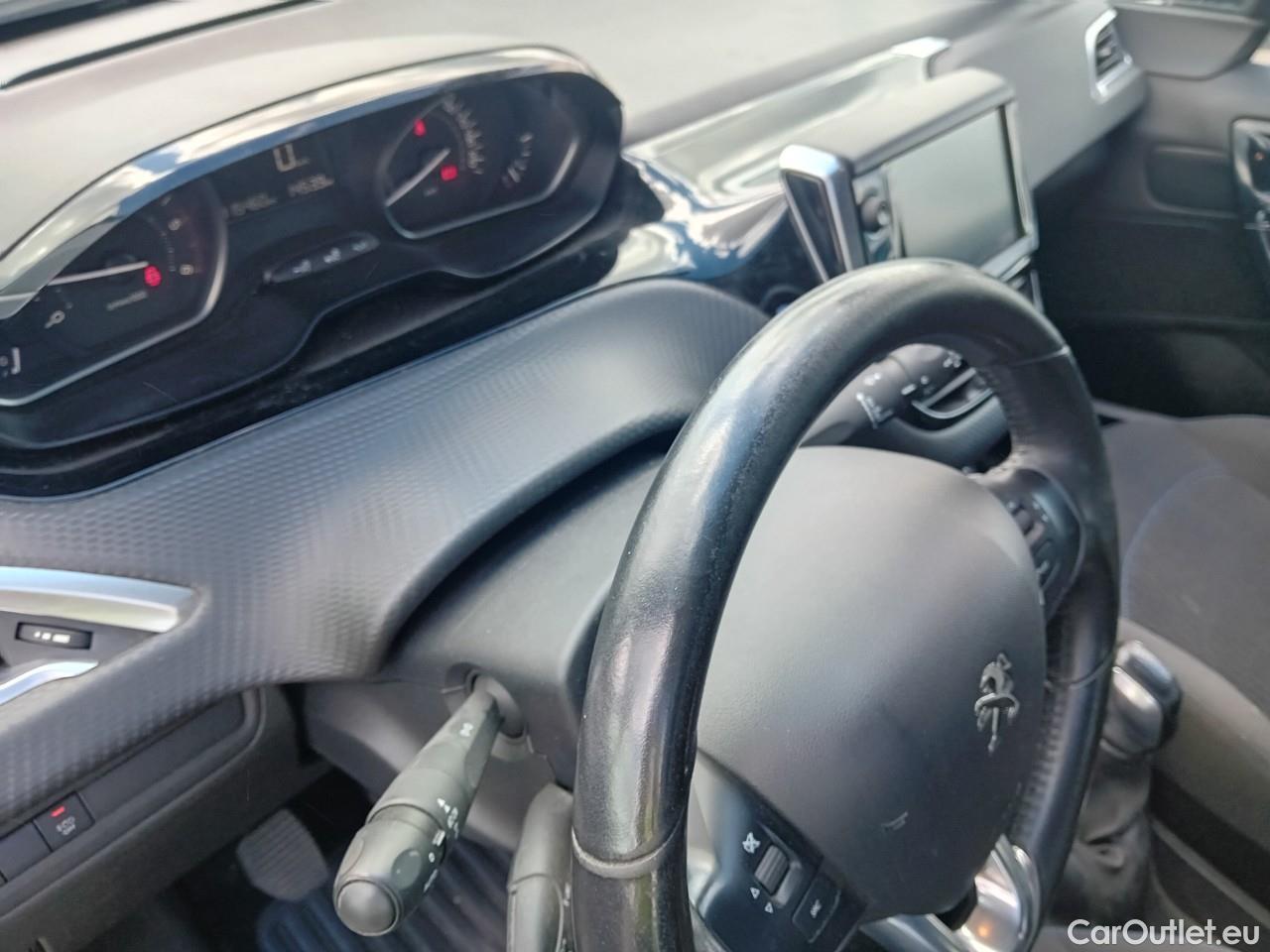  Peugeot  208  Signature 1.5 HDi #5
