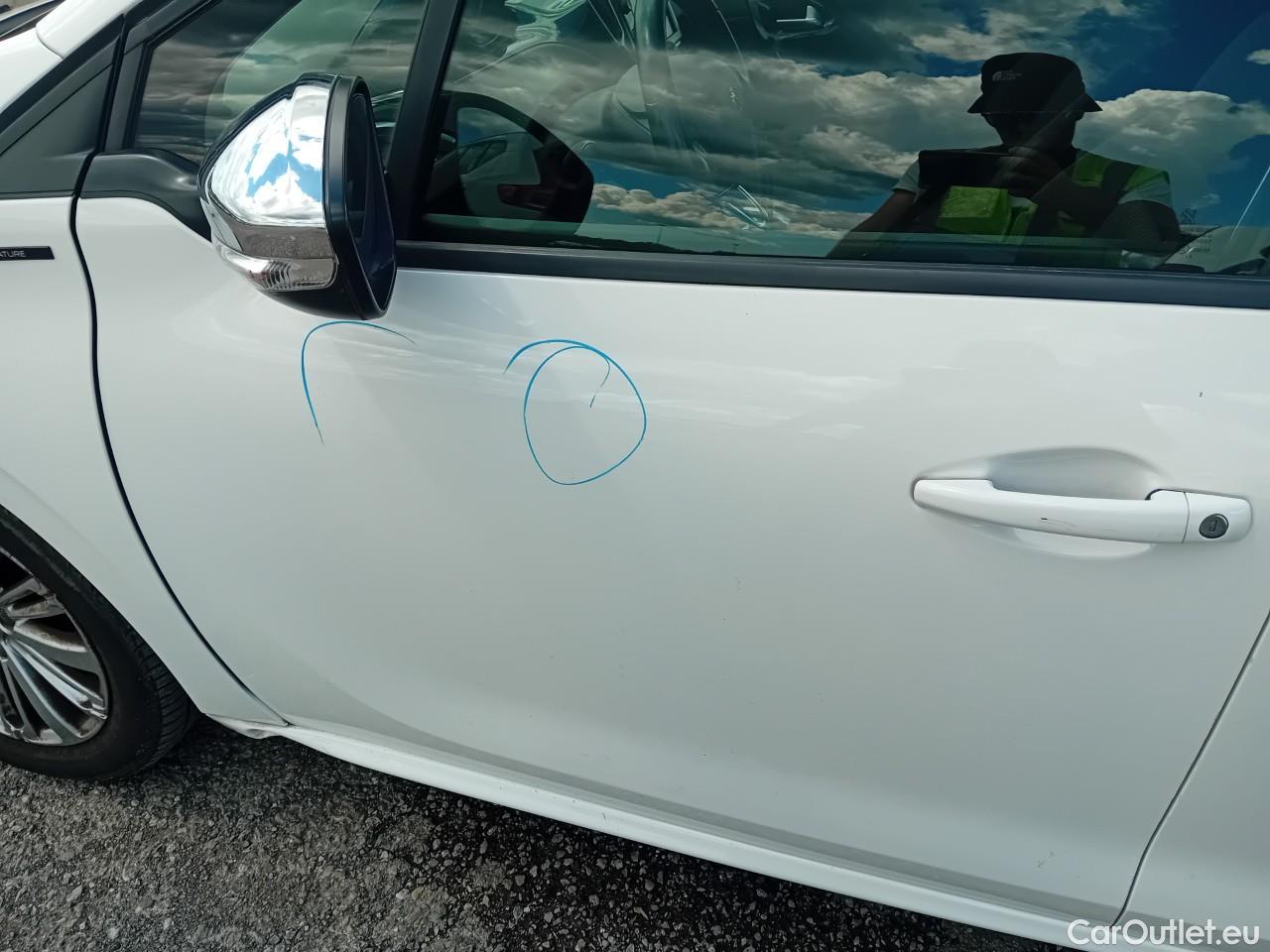  Peugeot  208  Signature 1.5 HDi #23